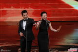 组图：郭富城张艾嘉颁奖台上调侃成龙