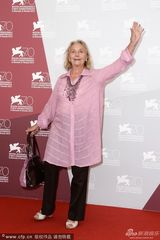 组图：《巴勒莫狂花》发布 洛尔瓦彻条纹装现身