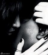 组图：卡戴珊与男友亲密写真上演情欲诱惑