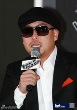 组图：安七炫神采奕奕宣传选秀节目 白智英性感