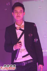 组图：马诺火辣装劲歌热舞 新人林弯弯小清新