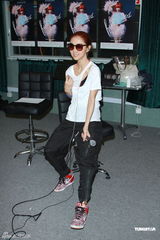 组图：薛凯琪练唱腰患复发 杜汶泽为好友撇工作