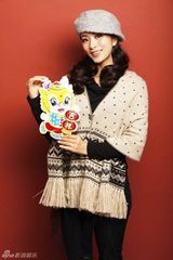 组图：刘庭羽乐享节日浪漫 双节祝福氛围浓重 