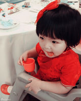 组图：李湘女儿王诗龄庆生 超萌旗袍装萝莉范儿十足