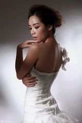 组图：陈怡最新性感写真曝光 大方秀美背