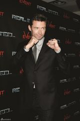 组图：《铁甲钢拳》悉尼首映 杰克曼帅气逼人