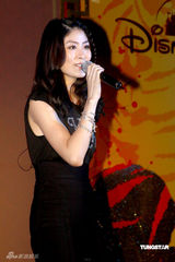 幻灯图集：陈慧琳为香港迪斯尼造势 献歌温情洋溢