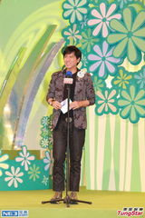 组图：林嘉欣出席活动称要放手让小孩独立