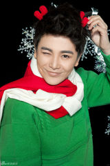 组图：孙坚圣诞写真王子范搞怪卖萌
