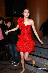 幻灯：熊黛林香肩斜露艳压群芳 大赞吴君如功力高