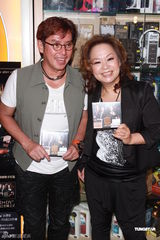 组图：谭咏麟为个唱彩排练歌致声音沙哑