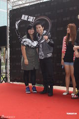 组图：Lollipop F为服饰代言 现场大跳“爱爱舞” 