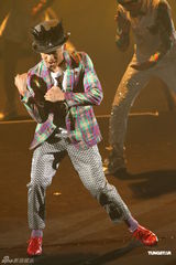 组图：郭富城个唱变型金刚舞台华丽震撼