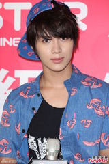 组图：SHINee自曝爱玩网游 成员模仿女生跳舞