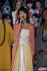 组图：《新济公》横店热拍 陈浩明陈紫函等现身