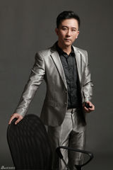 组图：赵毅熟男写真曝光  质感西装诠释绅士魅力