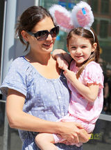 幻灯图：汤姆-克鲁斯女儿苏瑞变身小“兔女郎”