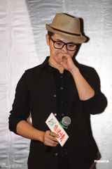 组图：余少群何杜娟携手《e恋迷情》聚焦网恋