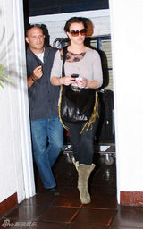 幻灯图集：布兰妮贝利弗山庄血拼 上衣太薄致凸点