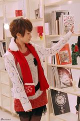 高清组图：谢楠大左白色情人节与粉丝浪漫相约