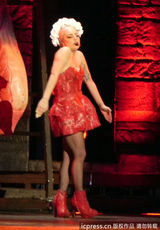 组图：Gaga百变魔女骚味浓 渔网袜秀浑圆翘臀