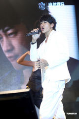 高清：何润东打造MV情感大片 亲手设计情侣内裤