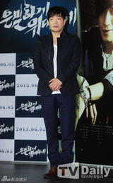 组图：金秀贤李玹雨朴基雄携手助阵新片试映会