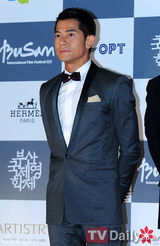 组图：韩国男女影星盛装参加釜山国际电影节