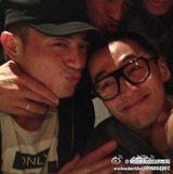 秒娱连珠：霍建华代言喷壶不忘卖腐