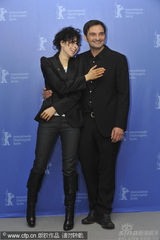 幻灯：电影《在路上》发布会 女演员兹尼卡鬼马可爱