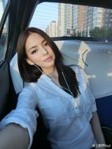 组图：疑似释小龙现女友曝光 皮肤白皙身材性感