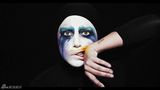 GaGa《Applause》MV造型惊悚 小丑蜕变黑天鹅