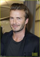 组图：贝克汉姆现身时装周看秀大展型男魅力