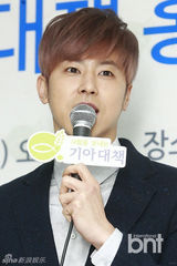 组图：东方神起允浩当选饥饿对策宣传大使