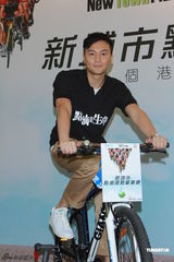 张智霖袁咏仪罕见夫妻档现身 为孩子拒同场(图)