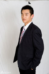 幻灯图：郑恺《杜拉拉升职记》造型曝光 阳光帅气