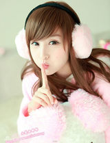 幻灯图集：小龙女彤彤冬日写真 粉嫩装扮可爱