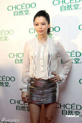 幻灯图：徐若瑄透视装亮相 大走光底裤一览无遗