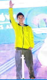 幻灯图：陈冠希北京搞怪代言 忙捞金不正面回应复出