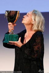 组图：伊莲娜凭《巴勒莫狂花》获最佳女演员奖