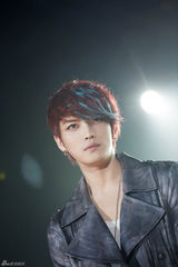 高清组图：金在中登陆泰国与5000粉丝共度时光