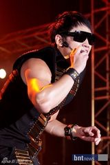 组图：Rain入伍前举办最后个唱 劲歌热舞现场火爆