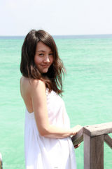 组图：衣珊畅游马尔代夫 素颜出镜清新可人