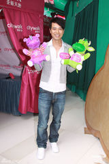 幻灯图：李克勤世界杯开麦讲球 自称有子万事足