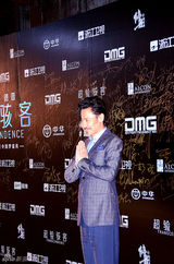 组图：国民大叔吴秀波雅痞范助阵首映会