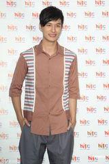 组图：严爵坦言不会追女生 自曝曾有暗恋经历