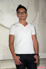 组图：郑元畅初执导演筒 自嘲属神经质型