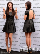 组图：南相美等为品牌站台 金正敏露腰秀性感