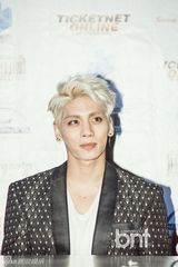 组图：EXO学院风亮相马尼拉记者会 SHINee时尚