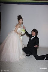 组图：康康结婚将请百桌 蜜月力拼兔宝宝